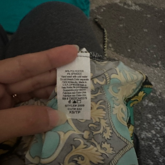 Lot of 5 tops - bulk clothing for keeping or reselling - Picture 8 of 12